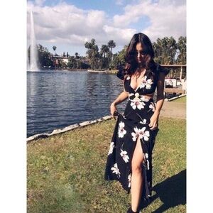 🎊HP🎊🆕New black/cream floral eye catching dress